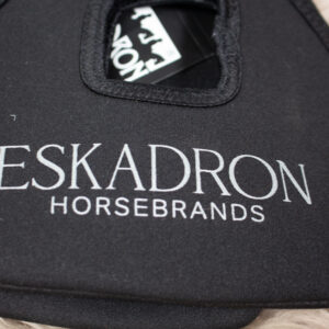 Eskadron x Horsebrands Steigbügelschoner schwarz