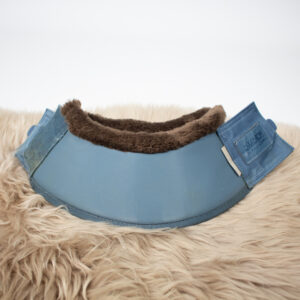 Eskadron Platinum Hufglocken Softslate Fauxfur vintageblue M