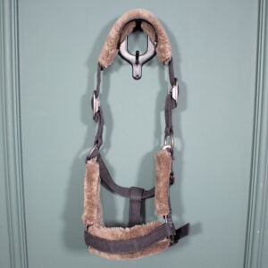 Eskadron Essence Halfter Douplepin Sparkle Fauxfur darkolive P2